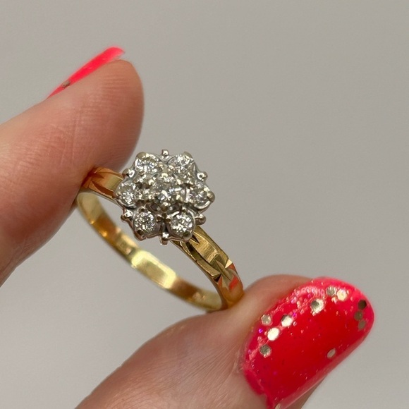 Estate 14k Yellow Gold Diamond Cluster Ring 3 Grams Size 7 - Picture 1 of 11